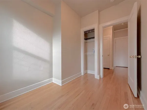 $178,000 | 901 Northeast 43rd Street, Unit 201, Seattle, WA 98105