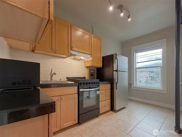 $178,000 | 901 Northeast 43rd Street, Unit 201, Seattle, WA 98105