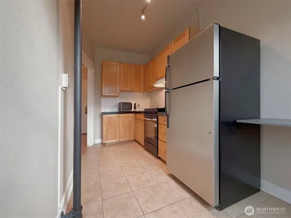 $178,000 | 901 Northeast 43rd Street, Unit 201, Seattle, WA 98105