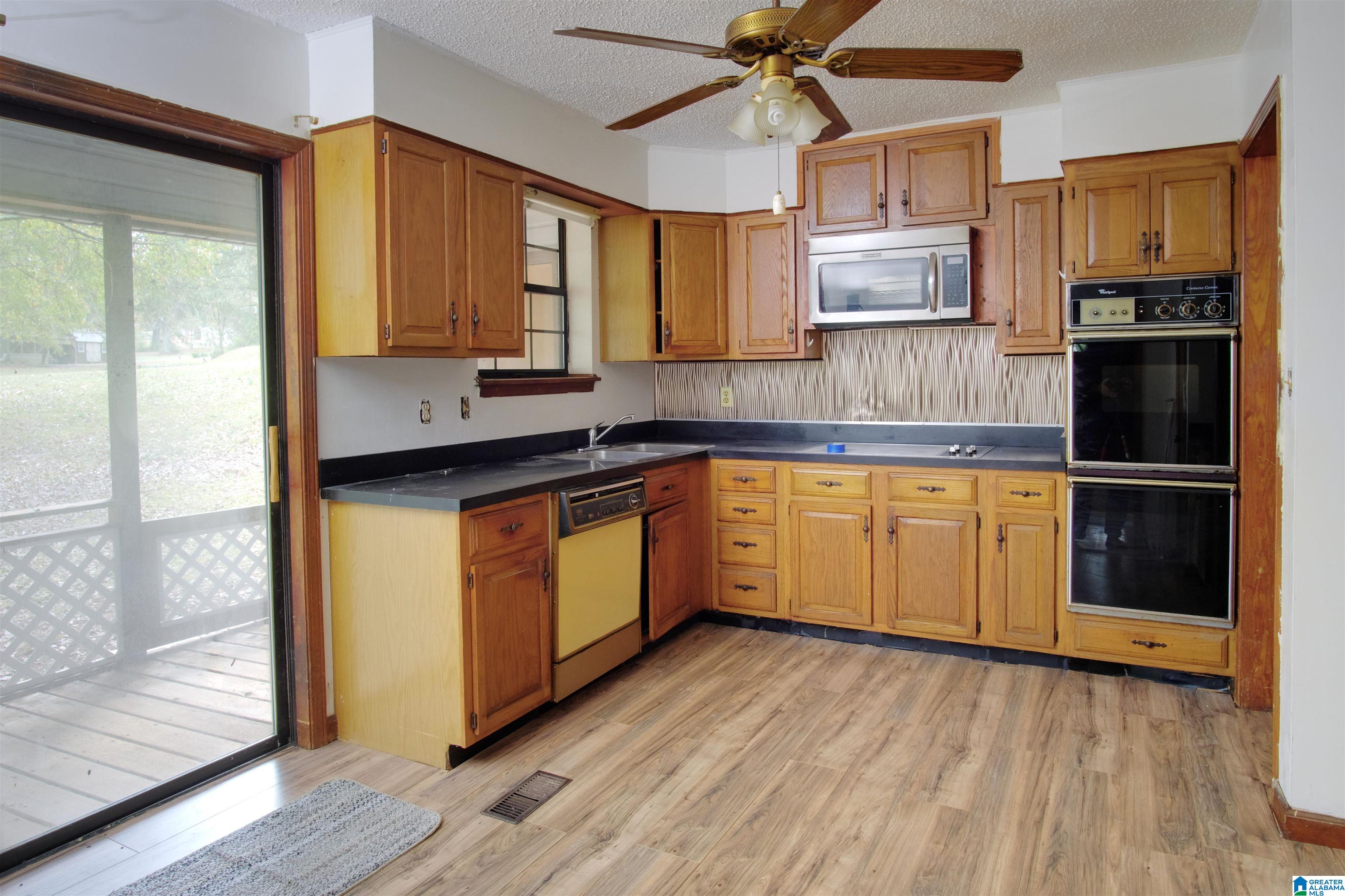 580 Lee Circle Cropwell, AL 35054 - Photo 7 of 17