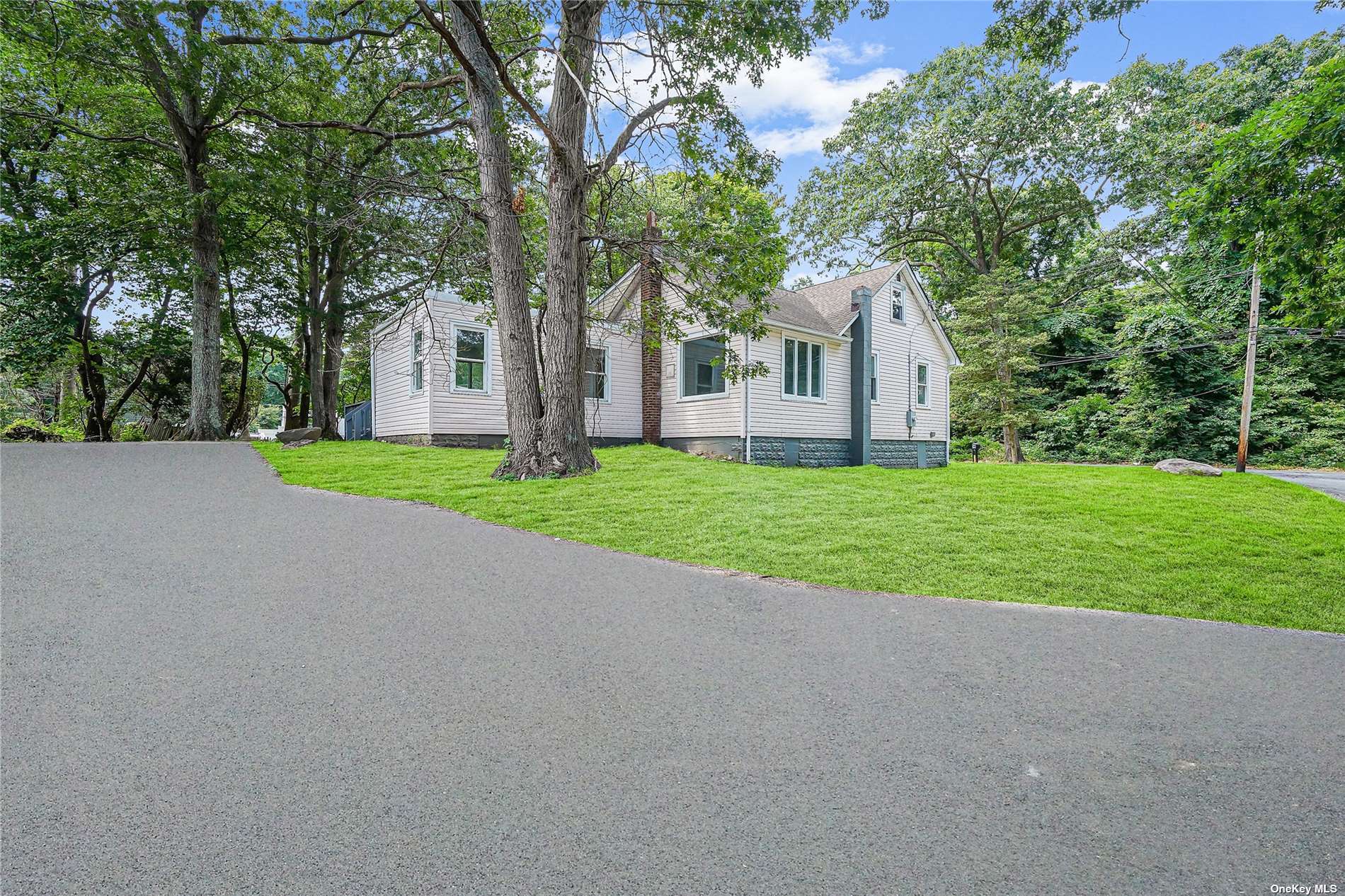 123 Gray Avenue, Medford, NY 11763 Compass