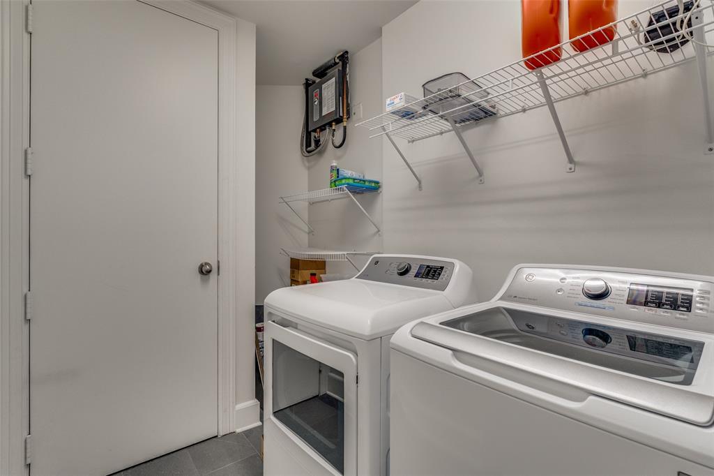 1505 Elm Street, Unit 1504 Dallas, TX 75201 - Photo 14 of 33 a utility room with dryer and washer