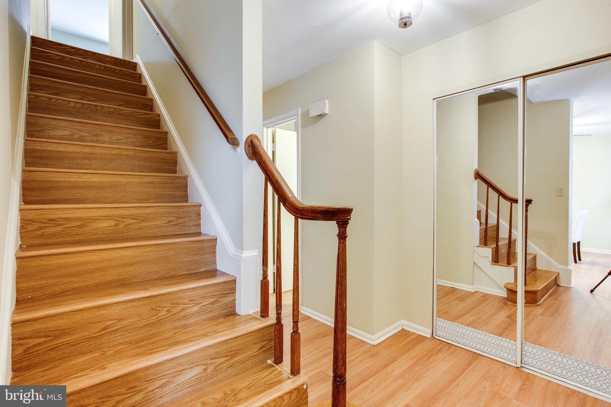 11 Ramsdell Court Gaithersburg, MD 20878 - Photo 5 of 56 Foyer