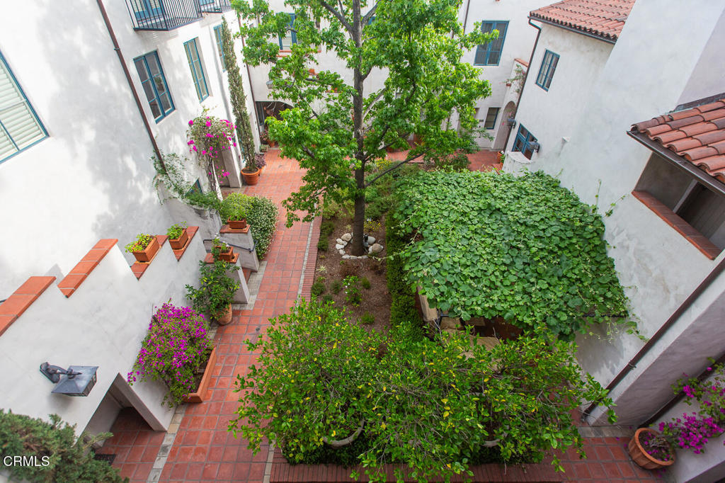 700 Union Street, Unit 302 Pasadena, CA 91101 - Photo 23 of 30 an aerial view of a house with a yard