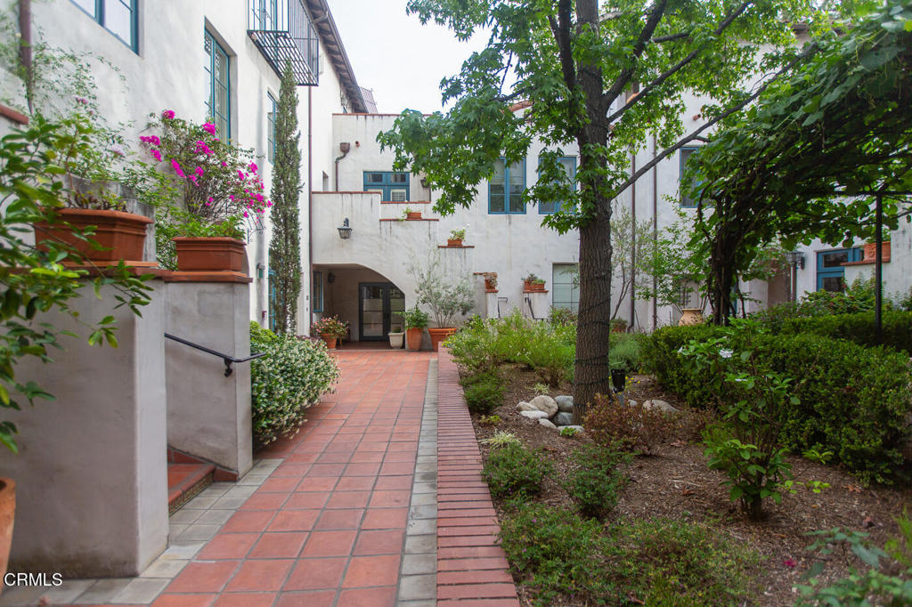 700 Union Street, Unit 302 Pasadena, CA 91101 - Photo 25 of 30 a view of a garden with pathway