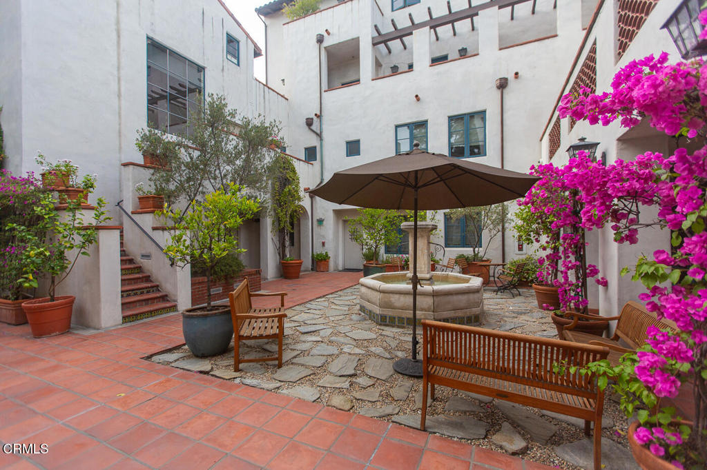 700 Union Street, Unit 302 Pasadena, CA 91101 - Photo 28 of 30 a view of a patio with furniture and a potted plants