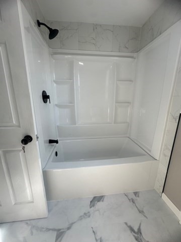 15-17 Otis Court, Unit 15 Springfield, MA 01119 - Photo 11 of 16 a bathroom with a tub