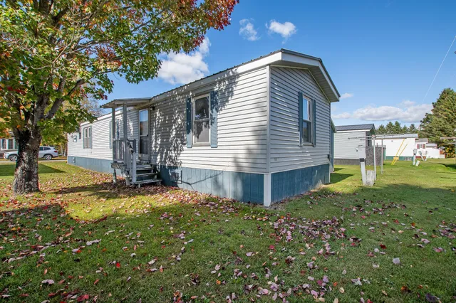 $66,000 | 6 Pine Street, Colebrook, NH 03576