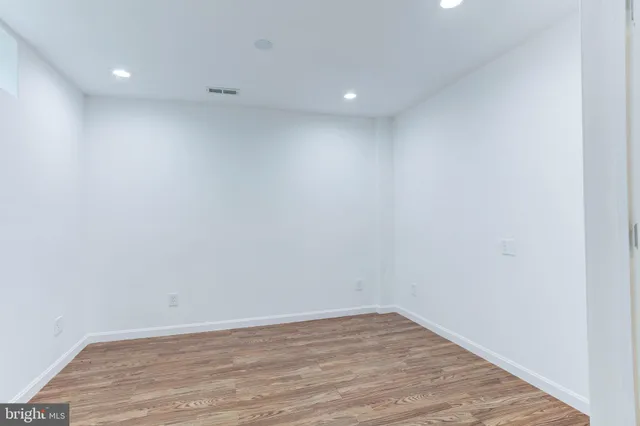 a view of living room and kitchen with furniture