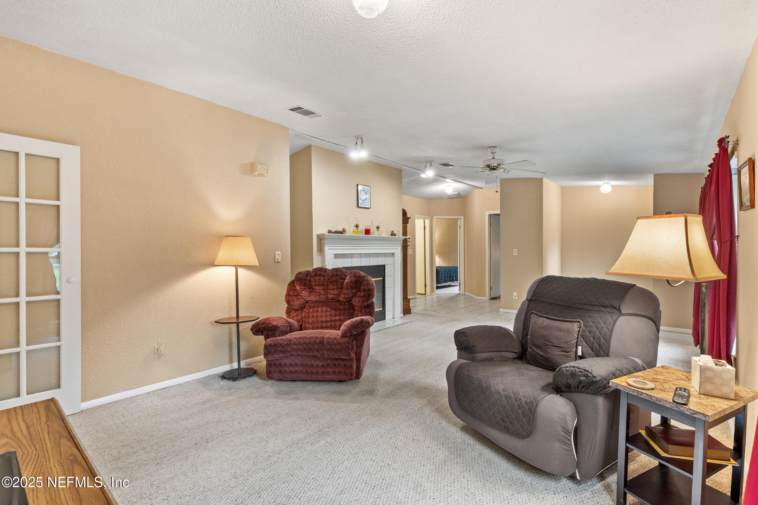 5671 Chugah Street Keystone Heights, FL 32656 - Photo 14 of 47 a living room with furniture and a window