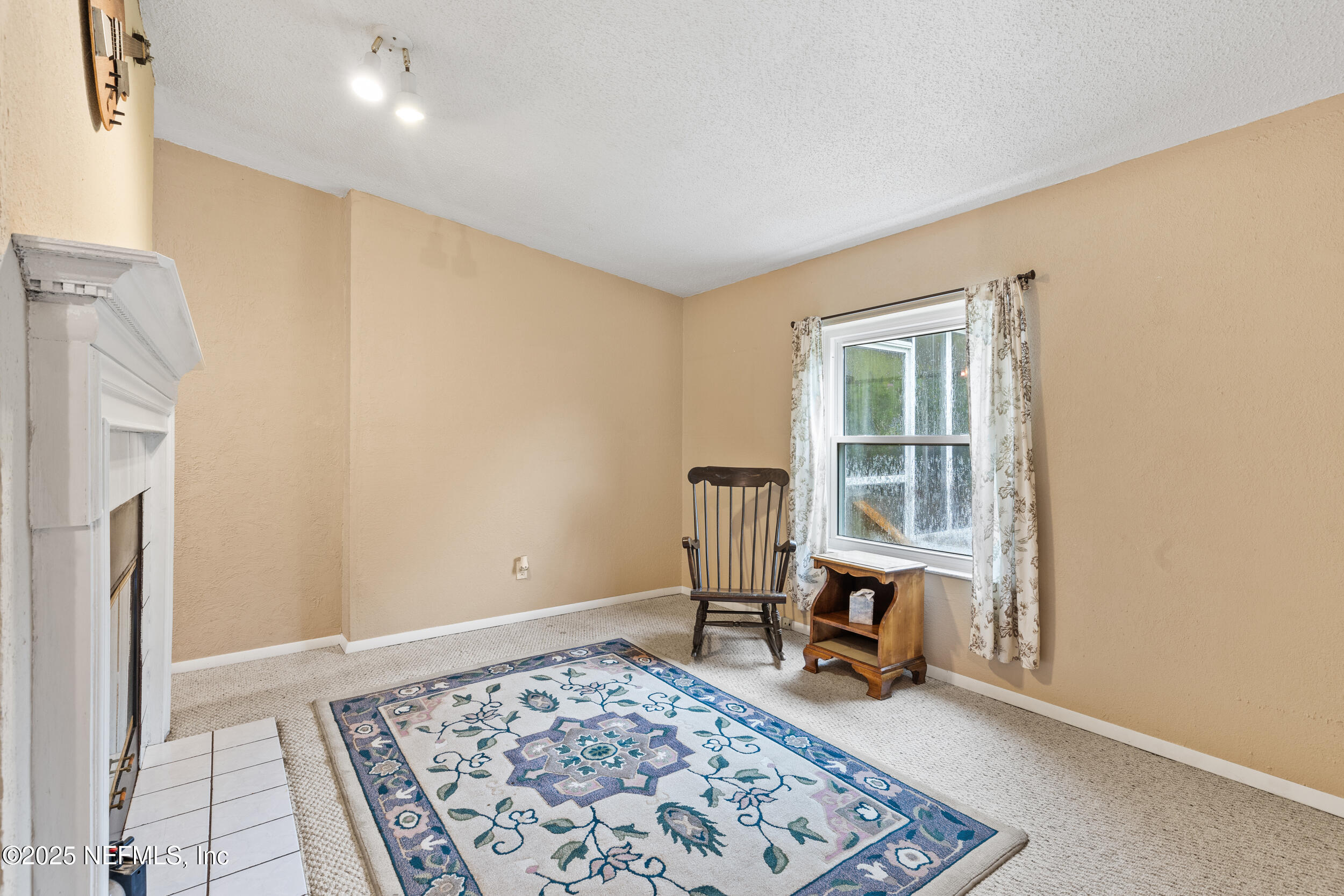 5671 Chugah Street Keystone Heights, FL 32656 - Photo 16 of 47 a living room with a couch and a rug