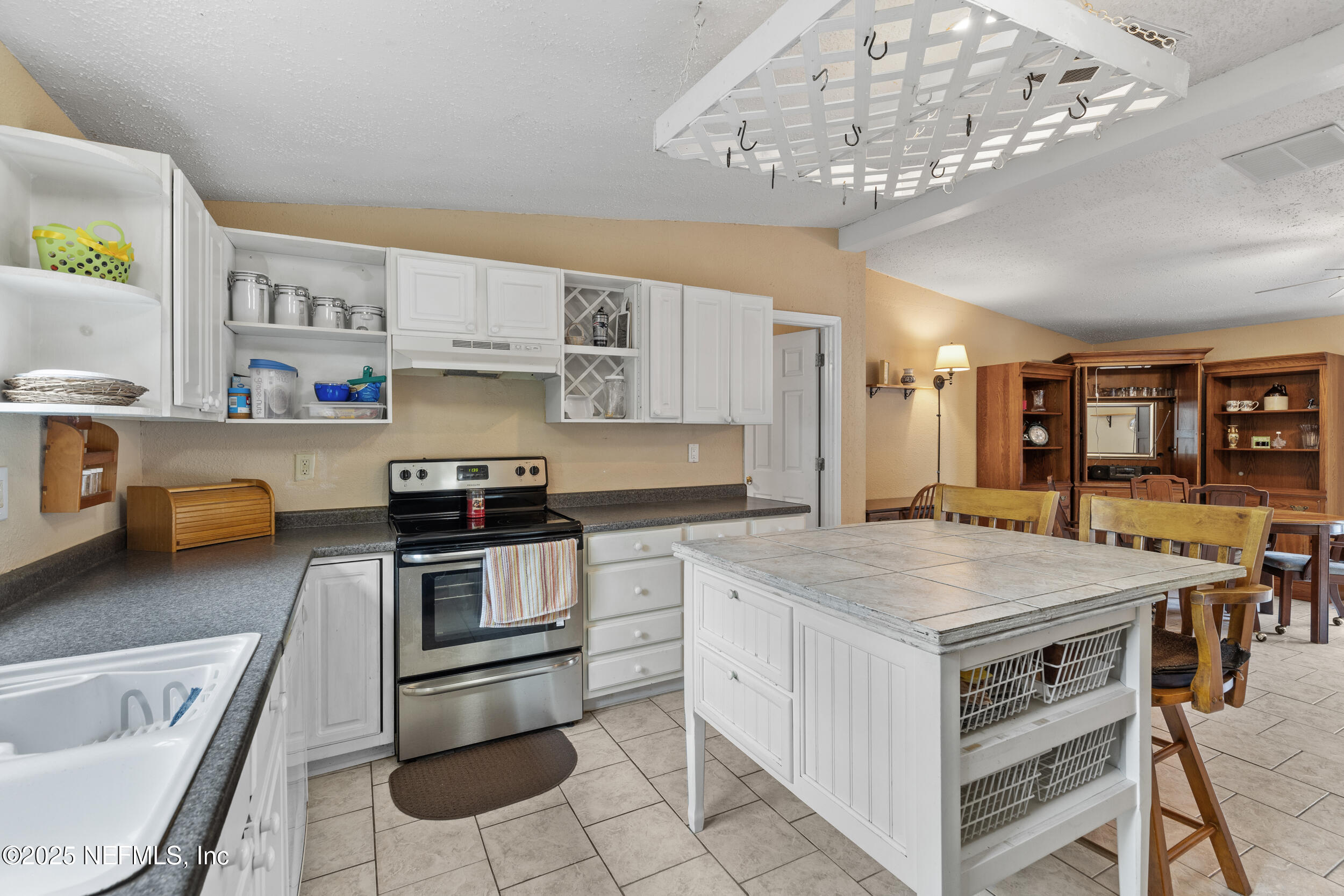 5671 Chugah Street Keystone Heights, FL 32656 - Photo 22 of 47 a kitchen with a stove a sink and a refrigerator