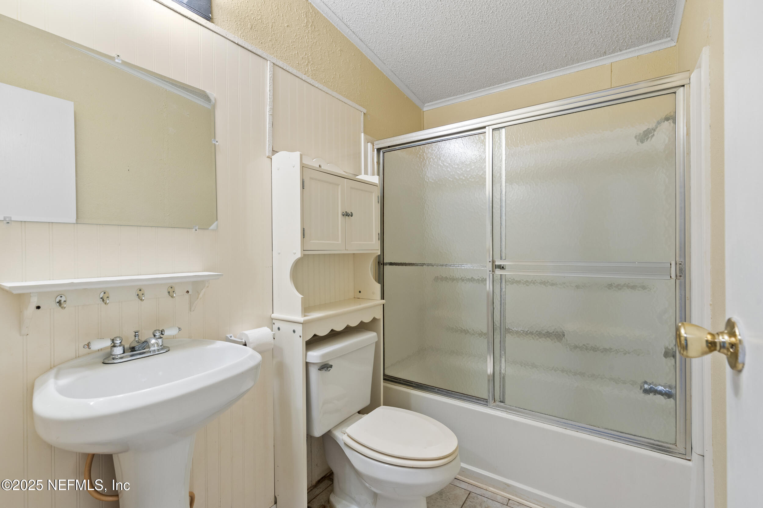 5671 Chugah Street Keystone Heights, FL 32656 - Photo 26 of 47 a bathroom with a sink toilet and shower