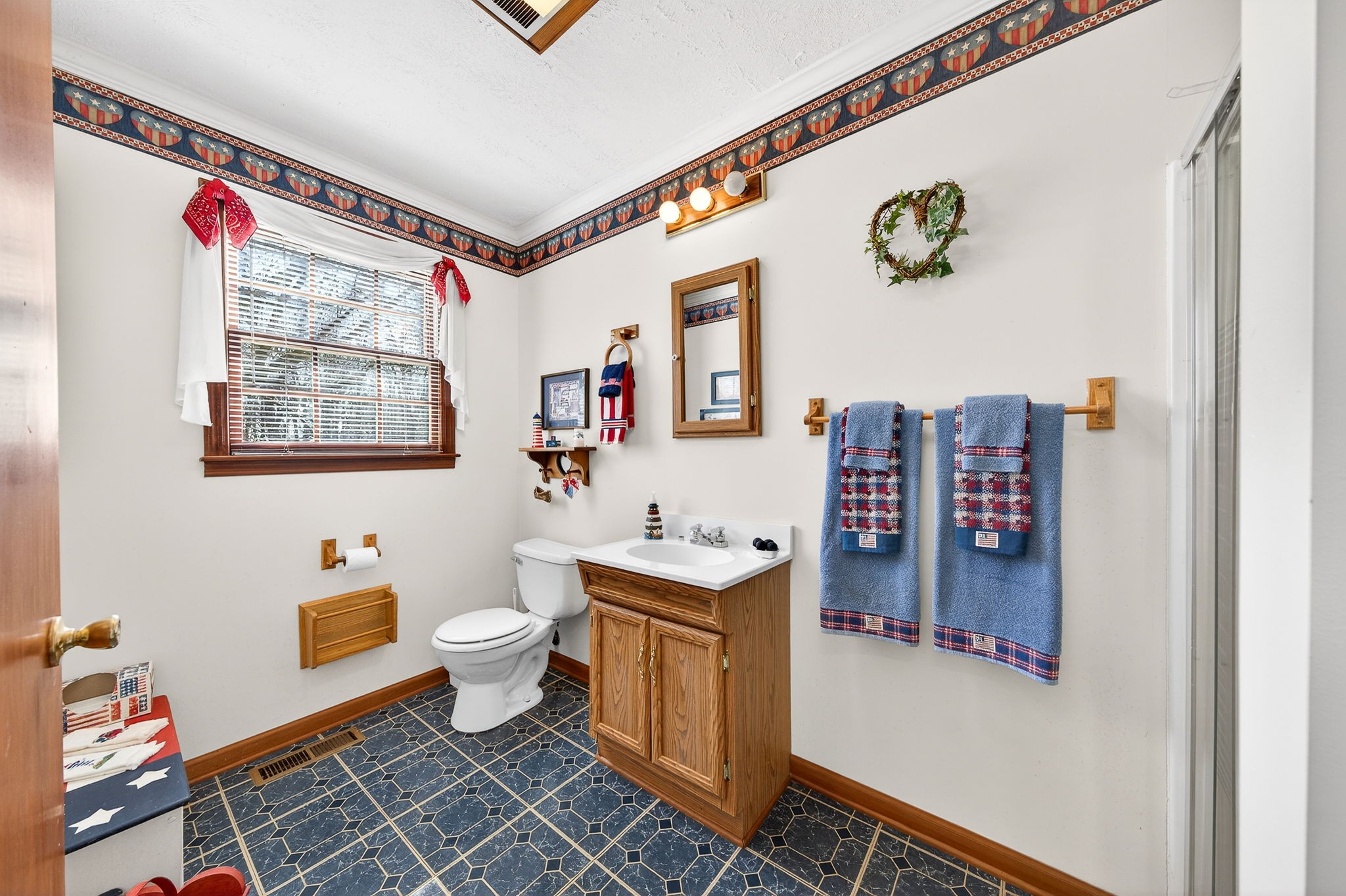 676 Sunny Point Road Baxter, TN 38544 - Photo 15 of 35 a very nice looking room with a large window
