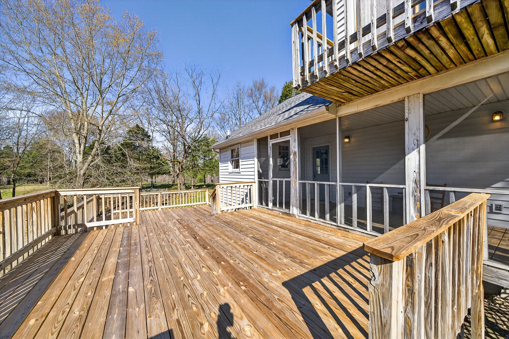 676 Sunny Point Road Baxter, TN 38544 - Photo 22 of 35 a balcony with wooden floor and fence
