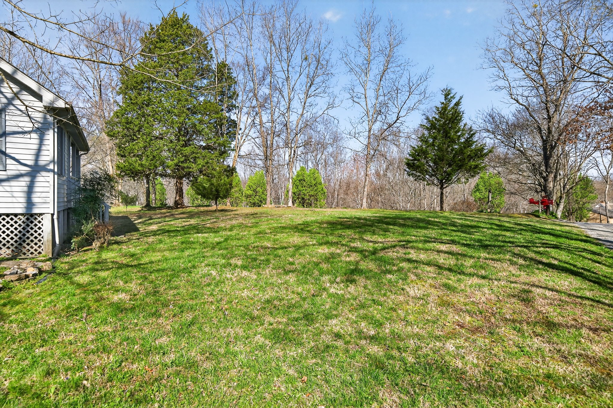 676 Sunny Point Road Baxter, TN 38544 - Photo 26 of 35 a backyard of a house with lots of green space and fountain