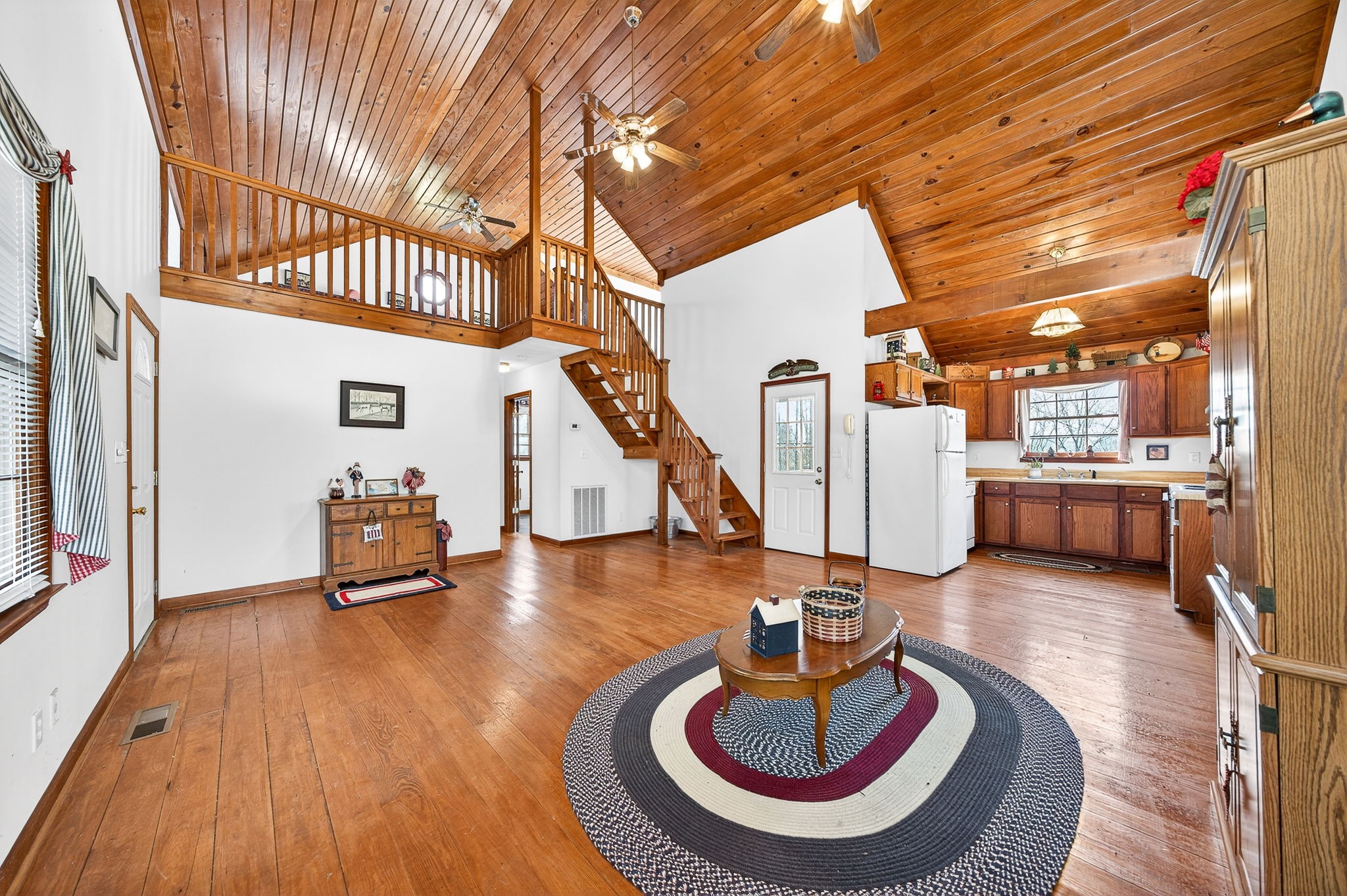 676 Sunny Point Road Baxter, TN 38544 - Photo 6 of 35 a room with lots of gym equipment and a rug