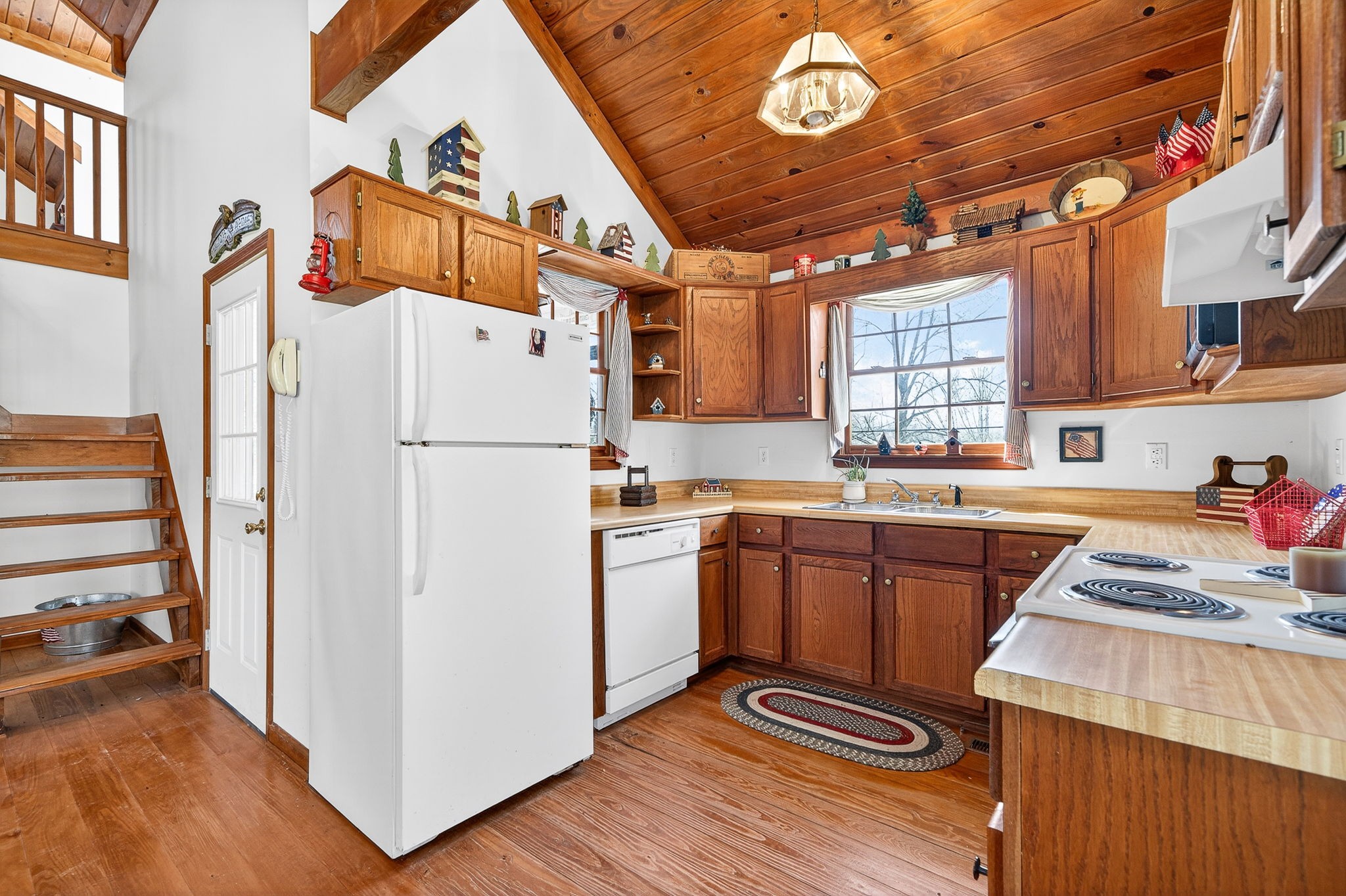 676 Sunny Point Road Baxter, TN 38544 - Photo 7 of 35 a kitchen with a refrigerator and a sink