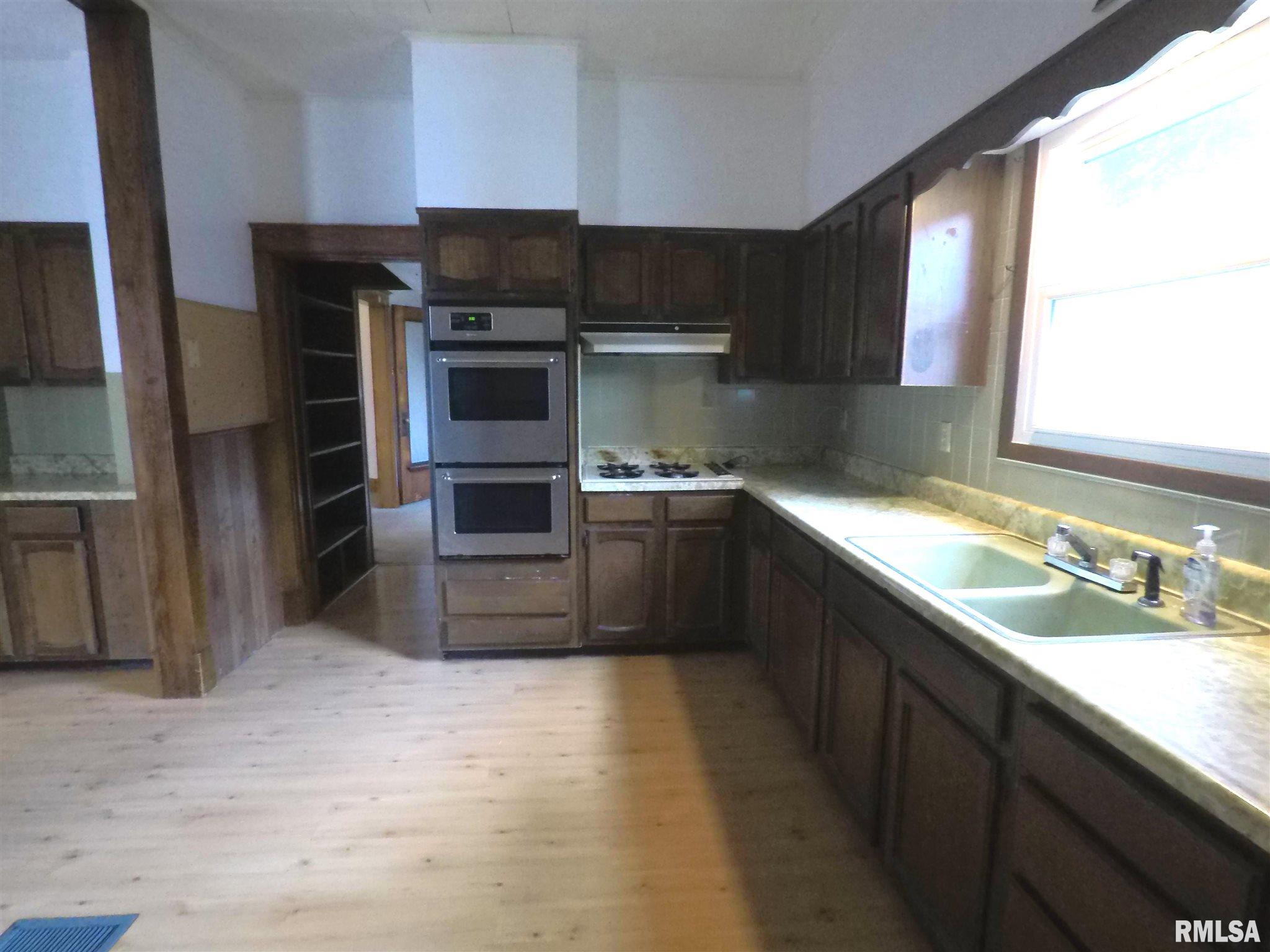 433 44th Street Moline, IL 61265 - Photo 6 of 17 Gallery Image 6