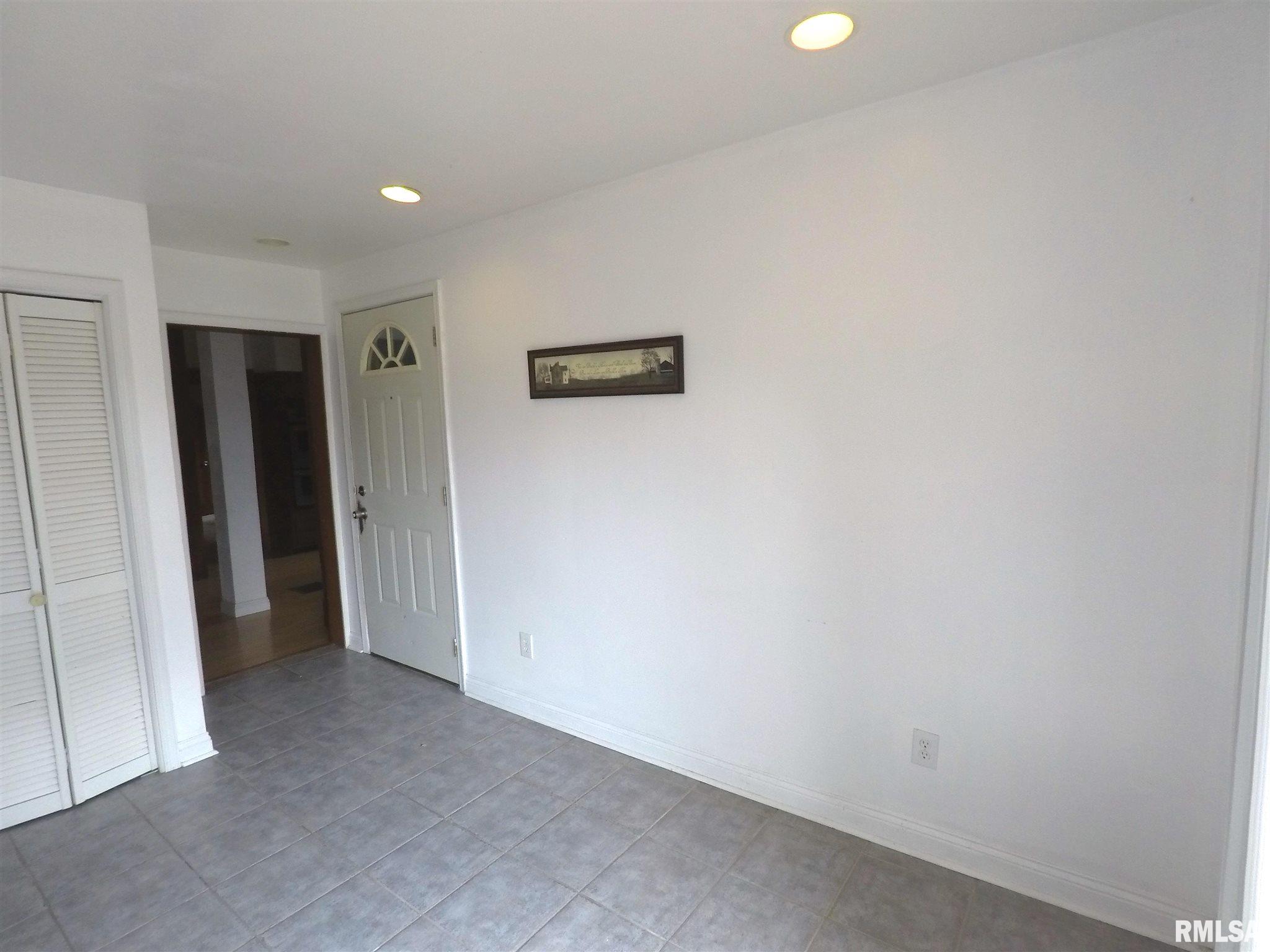433 44th Street Moline, IL 61265 - Photo 9 of 17 Gallery Image 9