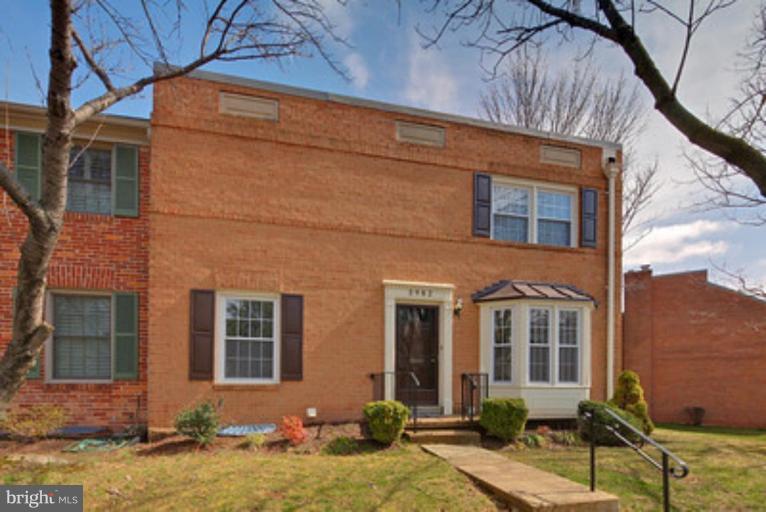 5982 Queenston Street Springfield, VA 22152 - Photo 1 of 29 Exterior (Main)