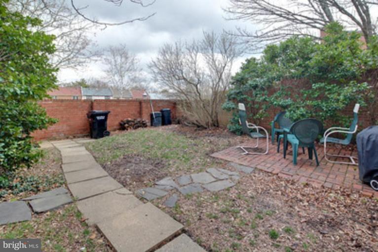 5982 Queenston Street Springfield, VA 22152 - Photo 16 of 29 Back yard