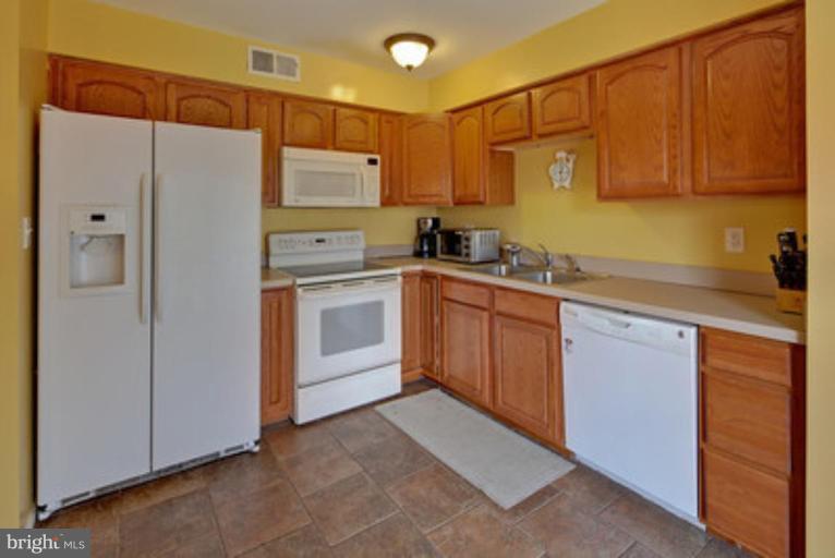 5982 Queenston Street Springfield, VA 22152 - Photo 22 of 29 Kitchen
