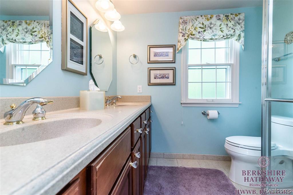 25233 Wykeshire Road Farmington Hills, MI 48336 - Photo 37 of 45
