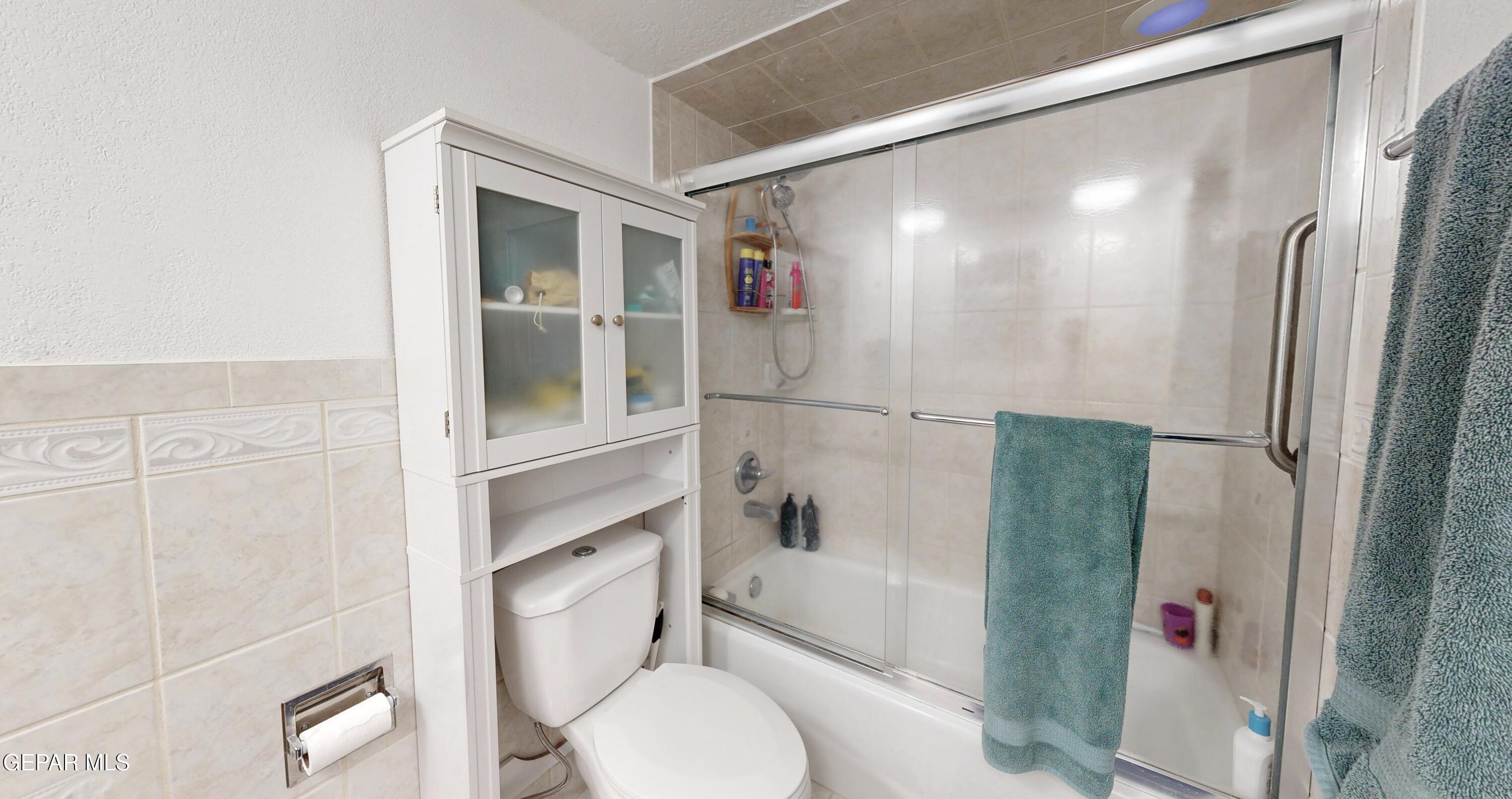 2900 Stone Edge Road El Paso, TX 79904 - Photo 19 of 42 2900 Stone Edge Principal Shower Pic