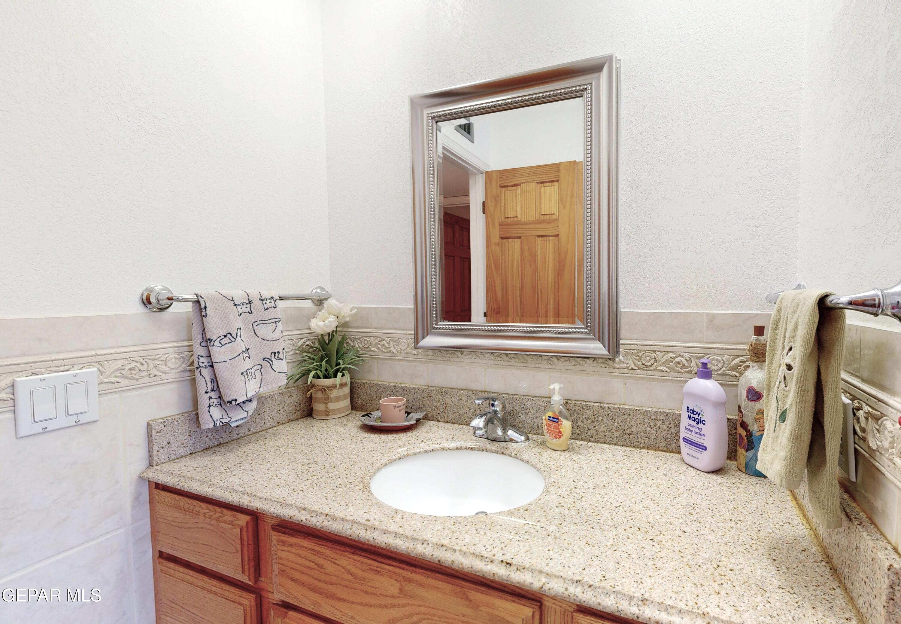 2900 Stone Edge Road El Paso, TX 79904 - Photo 21 of 42 2900 Stone Edge Full Bath Pic