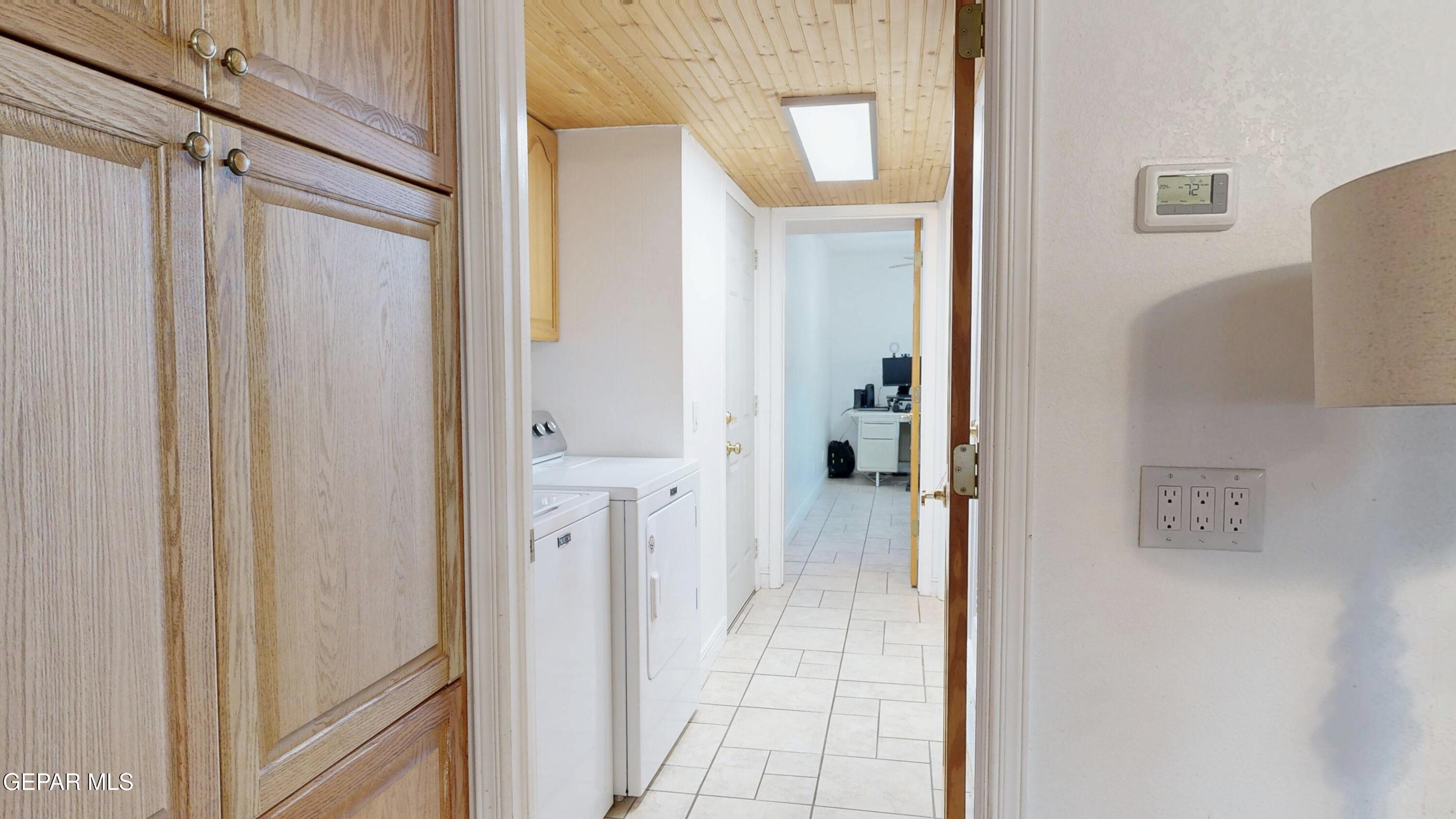 2900 Stone Edge Road El Paso, TX 79904 - Photo 28 of 42 2900 Stone Edge Laundry Hall Pic