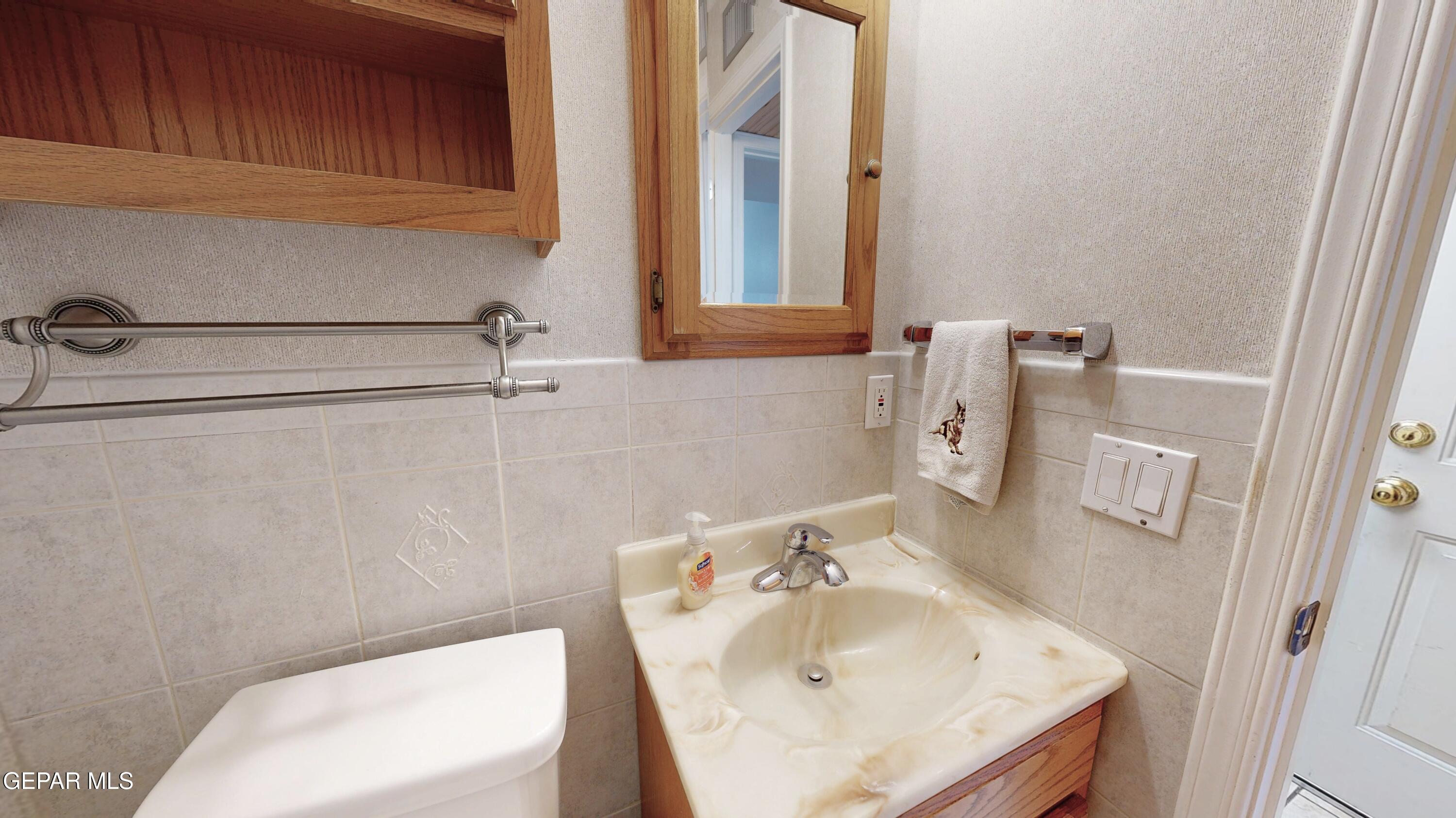 2900 Stone Edge Road El Paso, TX 79904 - Photo 29 of 42 2900 Stone Edge Bath 3 Pic