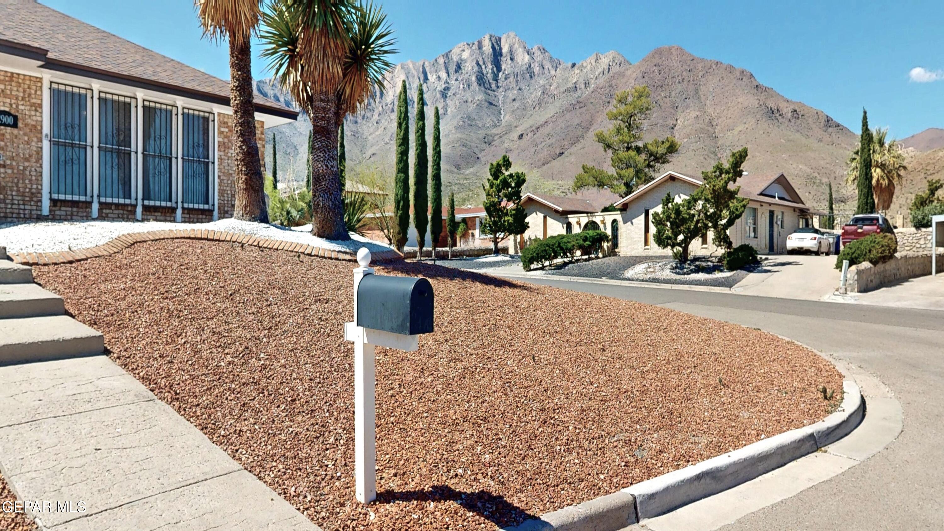 2900 Stone Edge Road El Paso, TX 79904 - Photo 3 of 42 2900 Stone Edge View of the Mountain Pic