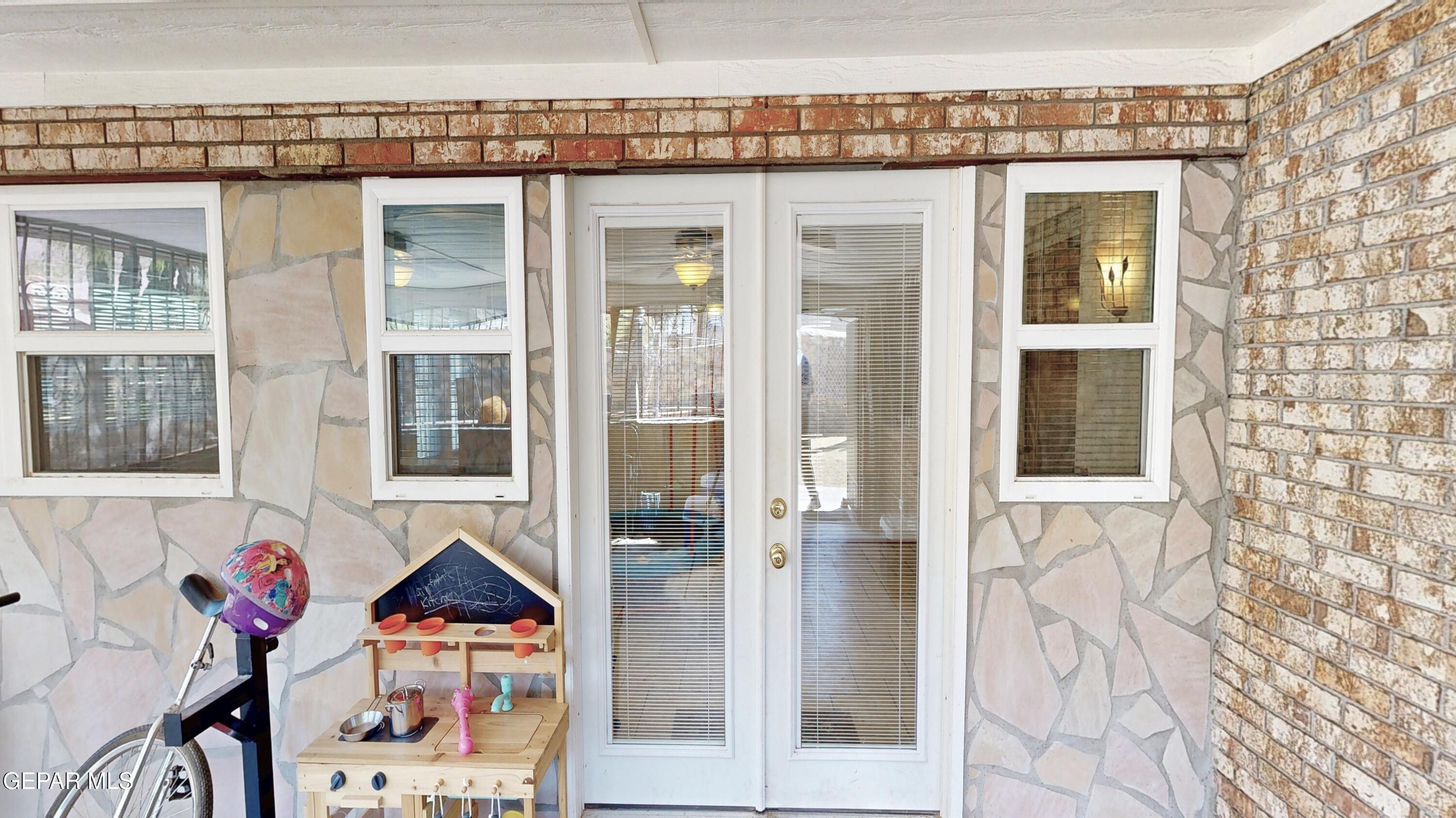 2900 Stone Edge Road El Paso, TX 79904 - Photo 35 of 42 2900 Stone Edge Patio Doors Pic