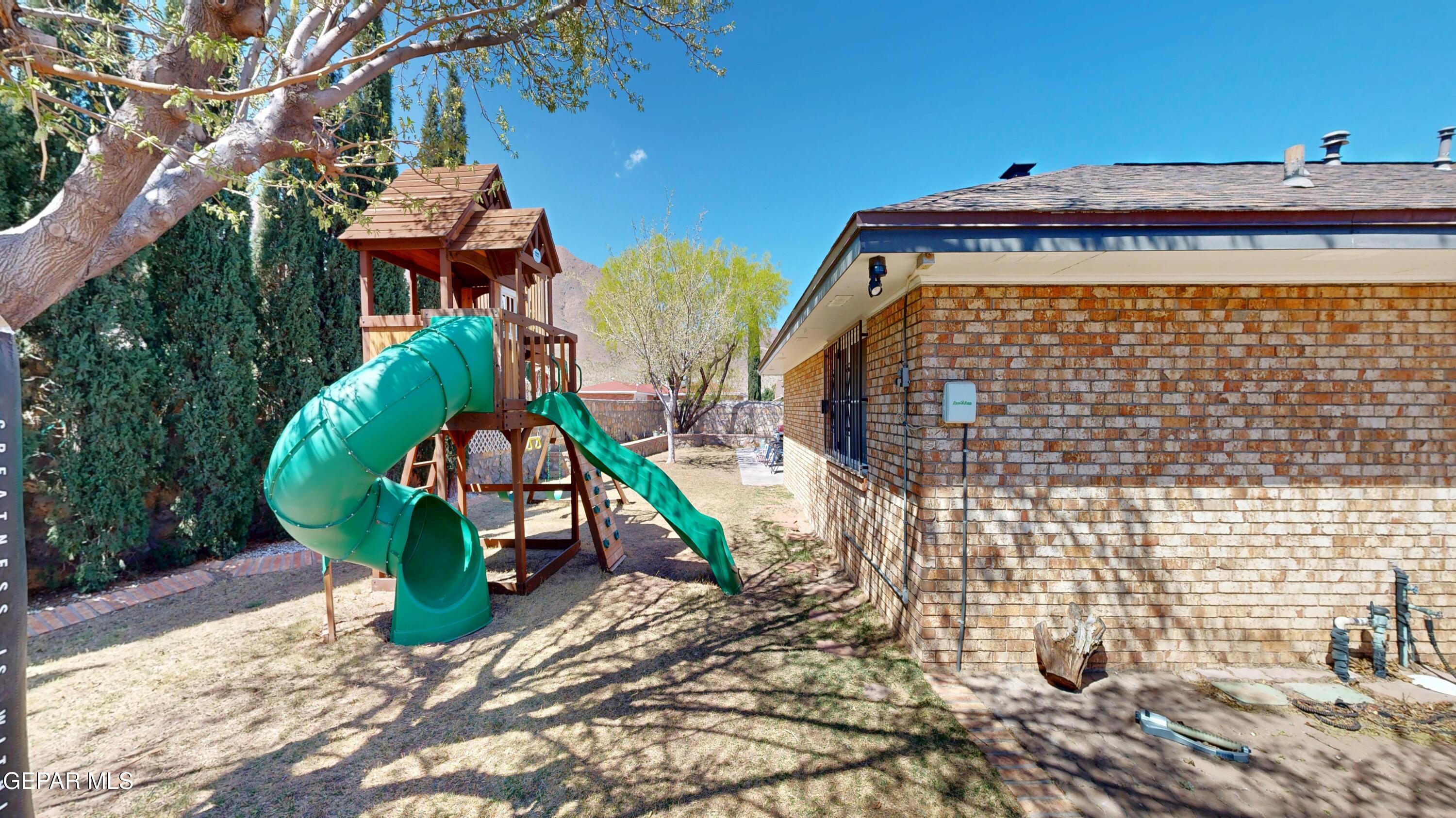 2900 Stone Edge Road El Paso, TX 79904 - Photo 39 of 42 2900 Stone Edge Backyard Play Pic