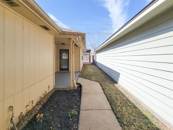 $1,695 | 8611 Pool Creek Drive, Houston, TX 77095