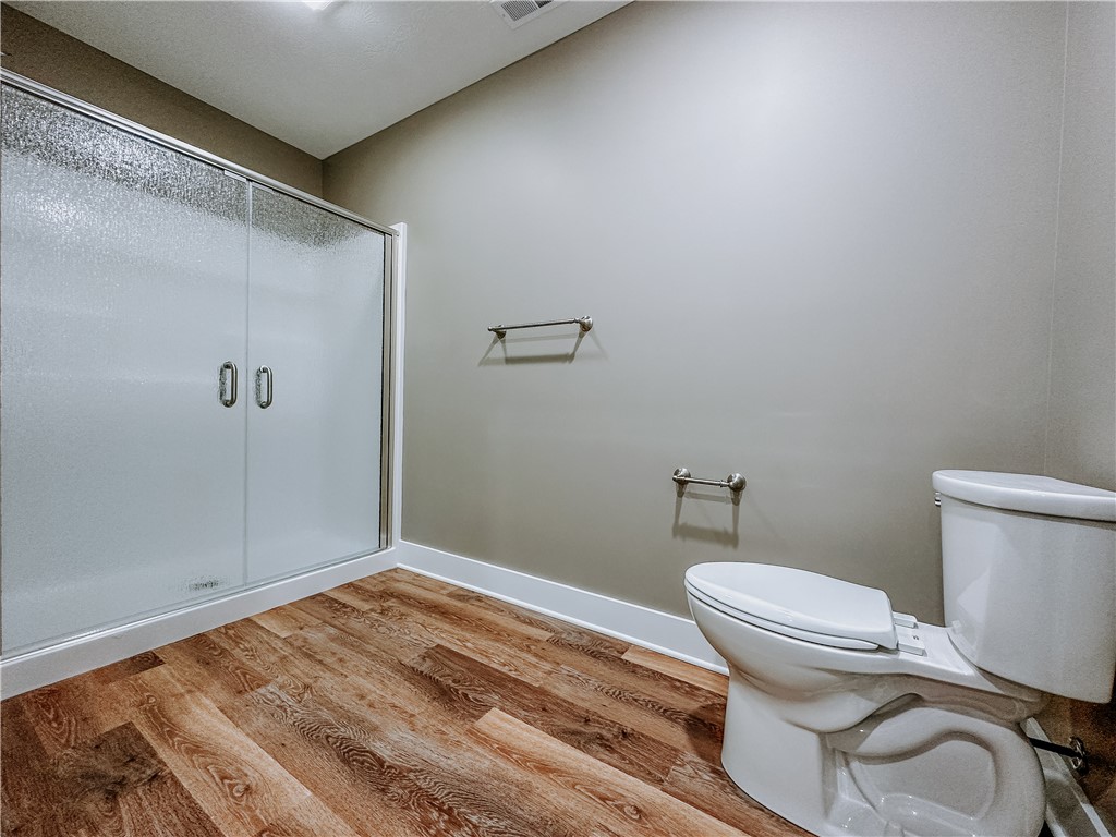 4528 West Ridgewood Road Springfield, OH 45503 - Photo 18 of 24 This clean bathroom features a shower and durable flooring.