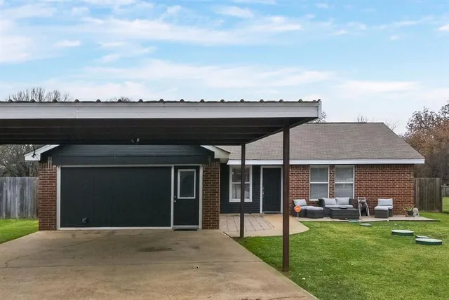 $260,000 | 708 Shady Grove Drive, Granbury, TX 76049