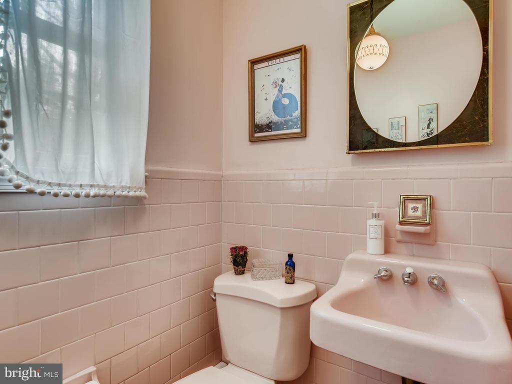 187 Hollen Road Baltimore, MD 21212 - Photo 14 of 34 "Pretty in pink" main level powder room