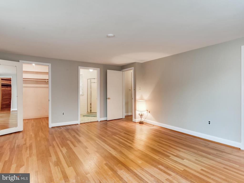 187 Hollen Road Baltimore, MD 21212 - Photo 17 of 34 Two walk in closets, one is cedar!
