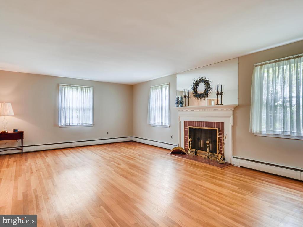187 Hollen Road Baltimore, MD 21212 - Photo 5 of 34 Living Room with beautiful floors and fireplace
