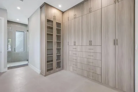 a view of a backyard with plants