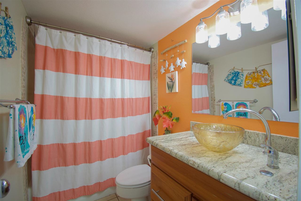2191 South Kihei Road, Unit 3419 Kihei, HI 96753 - Photo 11 of 30 a bathroom with a sink toilet and shower curtain