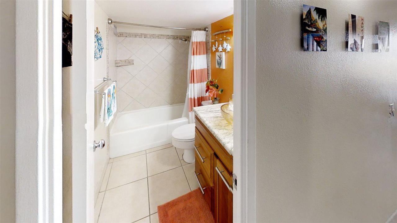 2191 South Kihei Road, Unit 3419 Kihei, HI 96753 - Photo 12 of 30 a bathroom with a bathtub and a shower