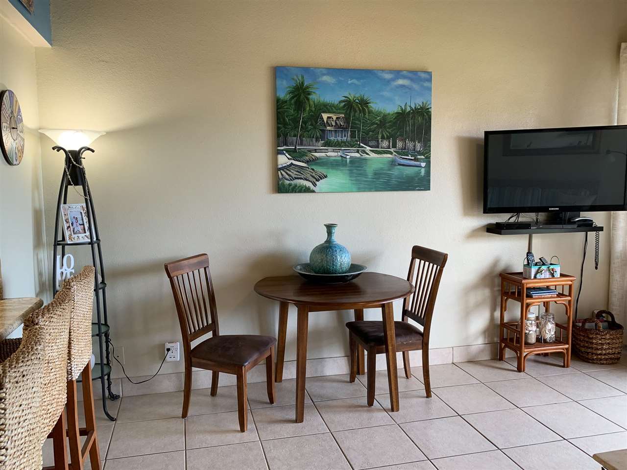 2191 South Kihei Road, Unit 3419 Kihei, HI 96753 - Photo 17 of 30 a view of a livingroom with furniture and a flat screen tv