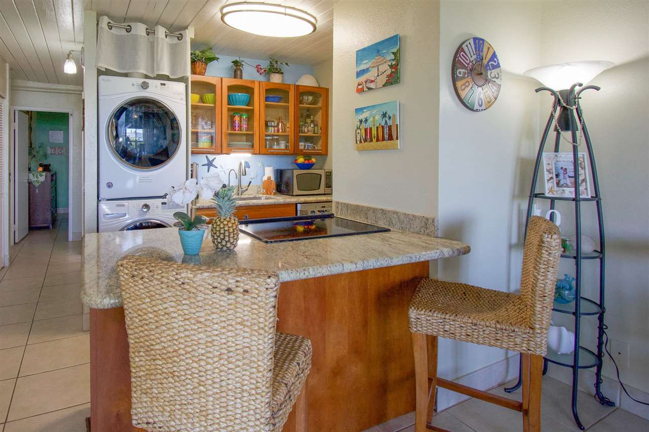 2191 South Kihei Road, Unit 3419 Kihei, HI 96753 - Photo 19 of 30 a dining room with a table and chairs