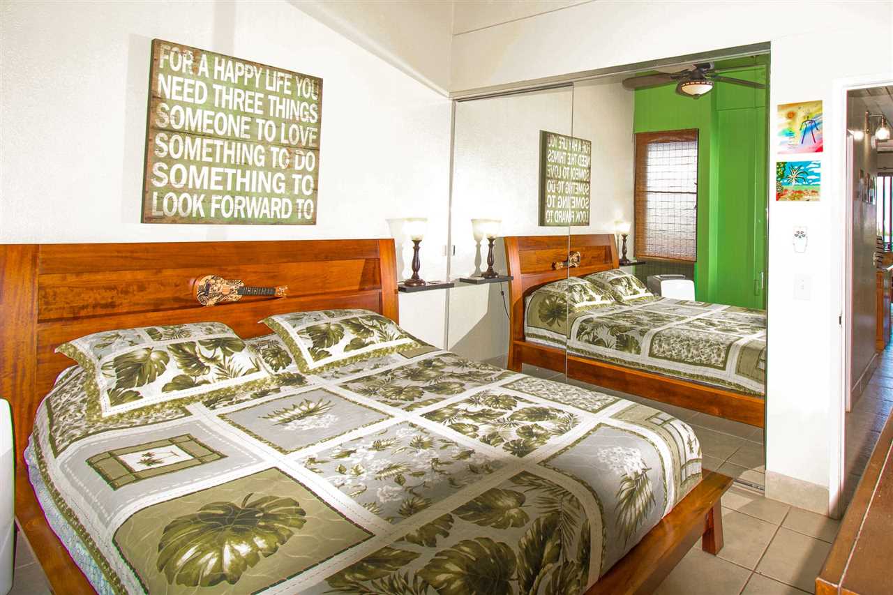 2191 South Kihei Road, Unit 3419 Kihei, HI 96753 - Photo 9 of 30 a bedroom with two beds and a window