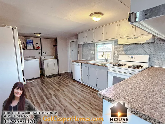 $200,000 | 7647 North Forum, Evansville, WY 82636