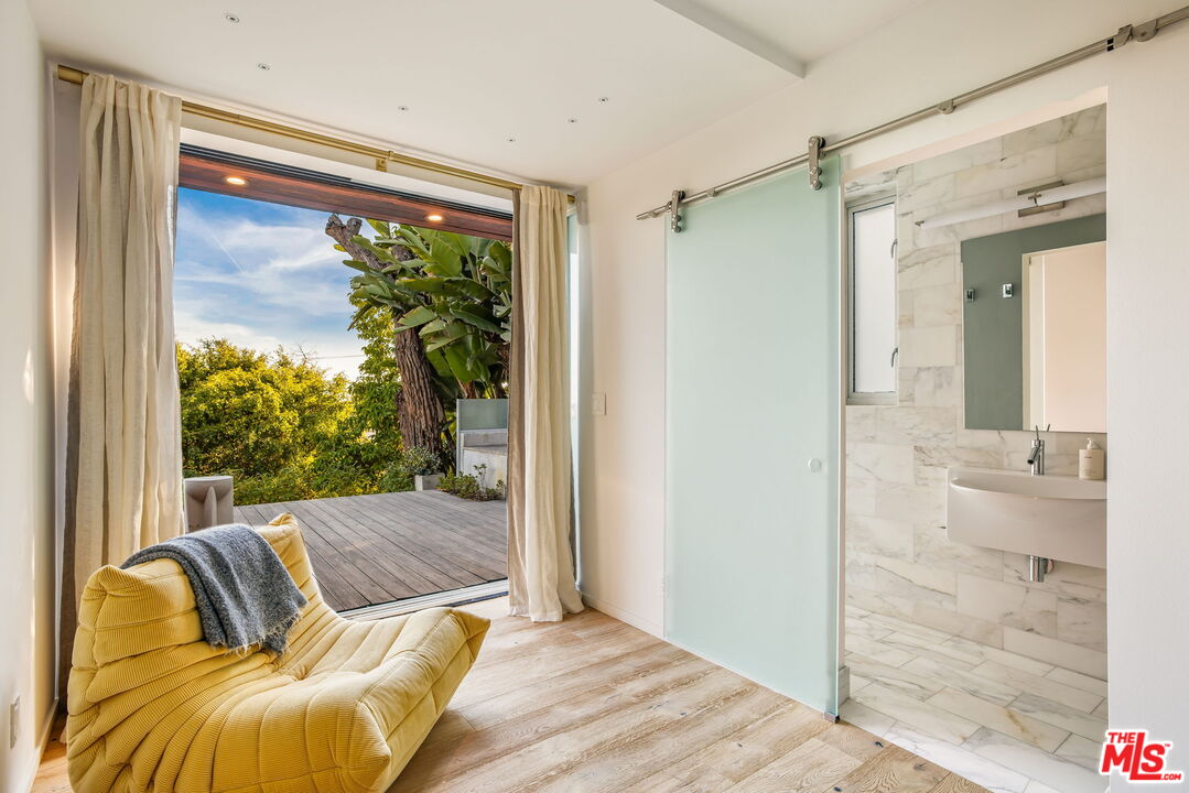 7924 Hillside Avenue Los Angeles, CA 90046 - Photo 22 of 37