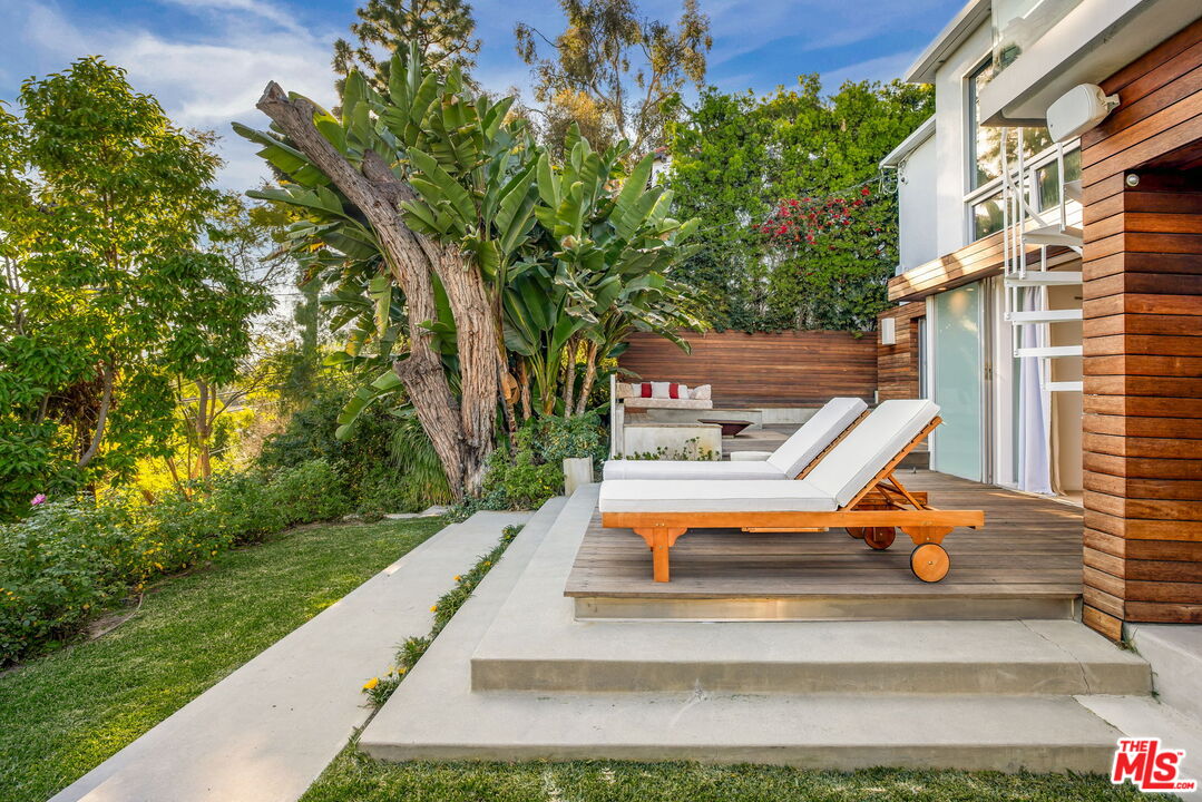 7924 Hillside Avenue Los Angeles, CA 90046 - Photo 24 of 37